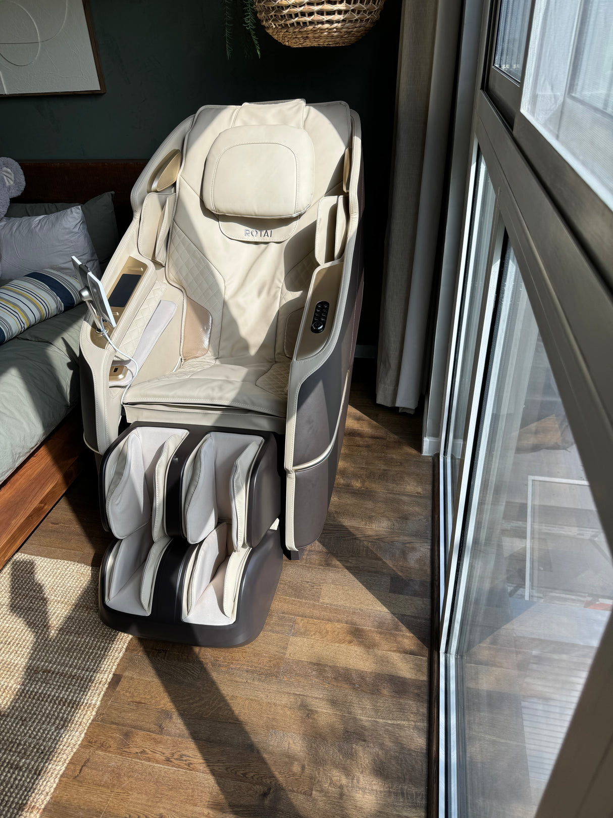 Buy cheap and affordable sofas, chairs, lights, lamps, and home decor items online at factory wholesale prices in Dubai, Sharjah, Abu Dhabi, and across the UAE.