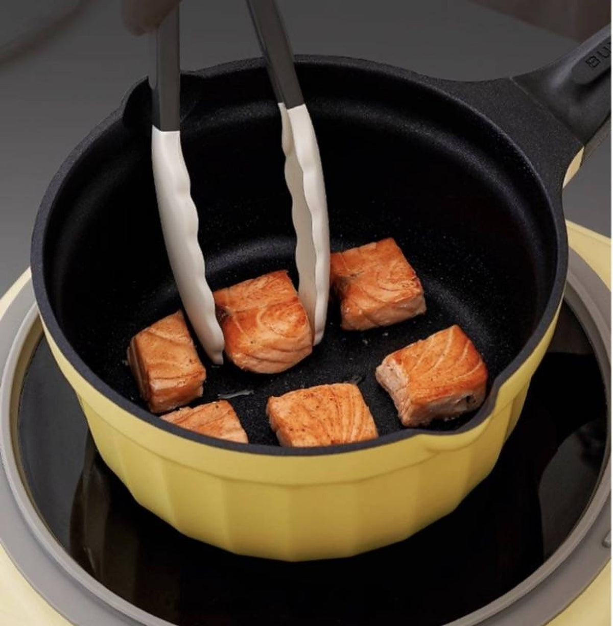 BUYDEEM CP143 Non-Stick Milk Pan 20cm with Glass Lid – salmon seared in the yellow pan