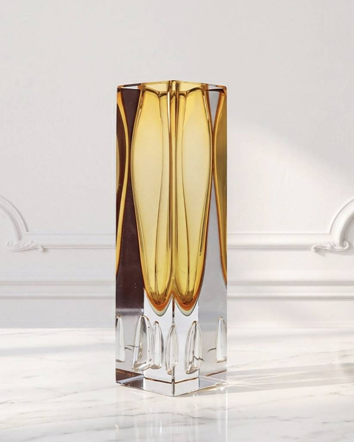 LUXMOOD Quicksand Mirror World Art Glass Vase – amber vase on marble, panelled wall