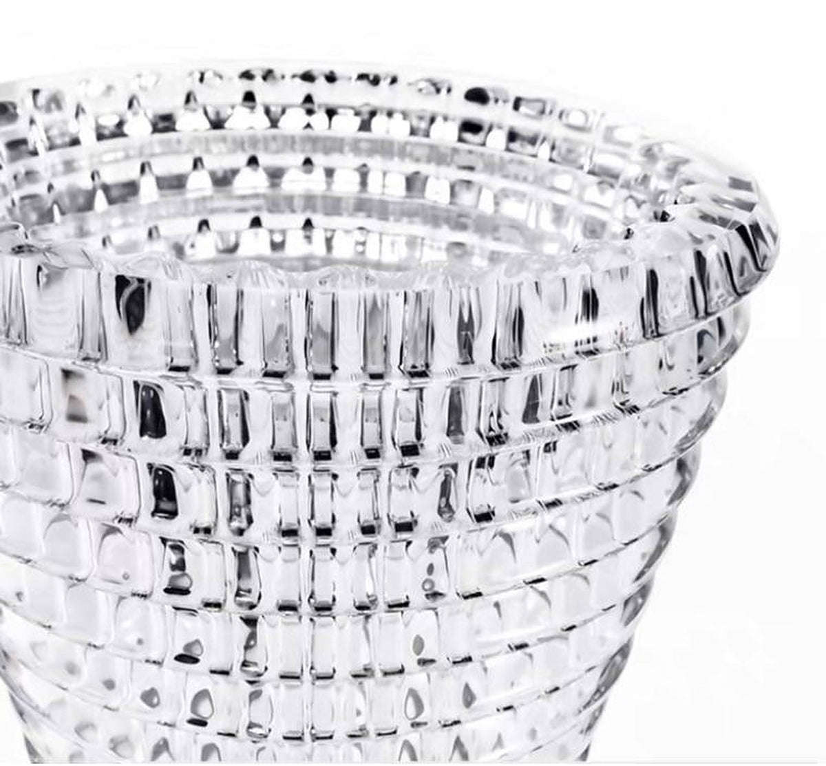 LUXMOOD Round Light Crystal Vase – Large – close-up of faceted rim on white