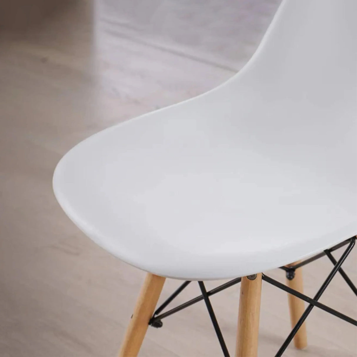 Buy Affordable European Style ErgonomicPlastic Chair in Dubai - UAE | Cheap Price