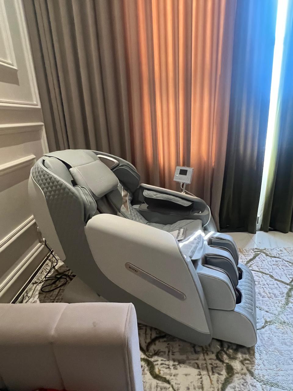 Rotai Royal Omega Massage Chair - HOCC