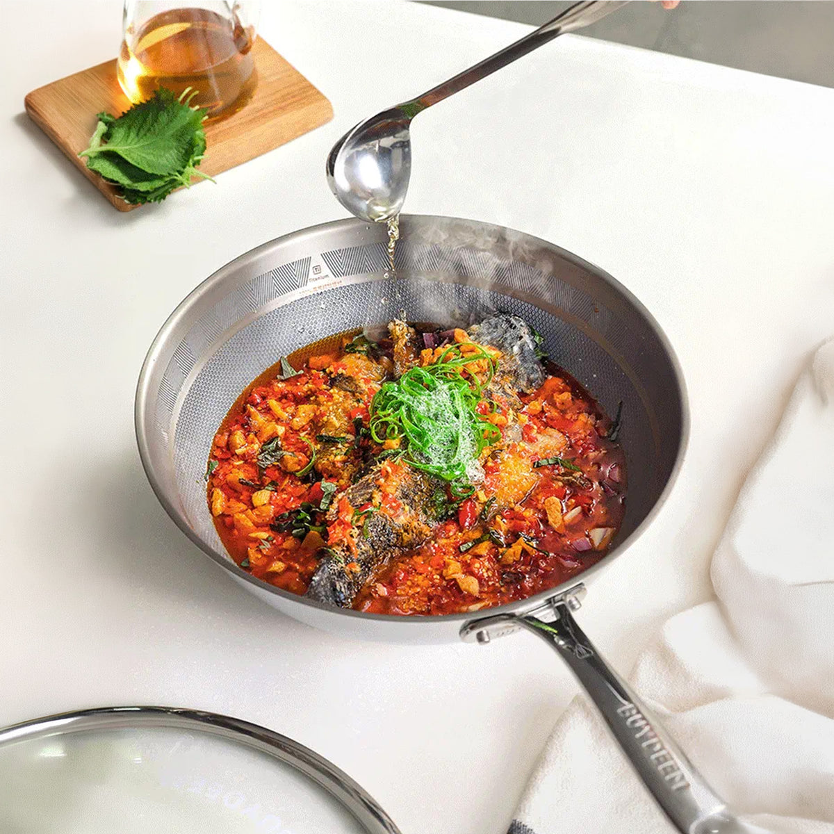 BUYDEEM 32cm Pure Titanium Wok with Glass Lid