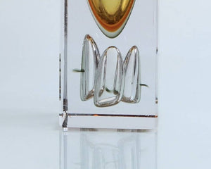 LUXMOOD Quicksand Mirror World Art Glass Vase – close-up of the clear base with inner glass petals