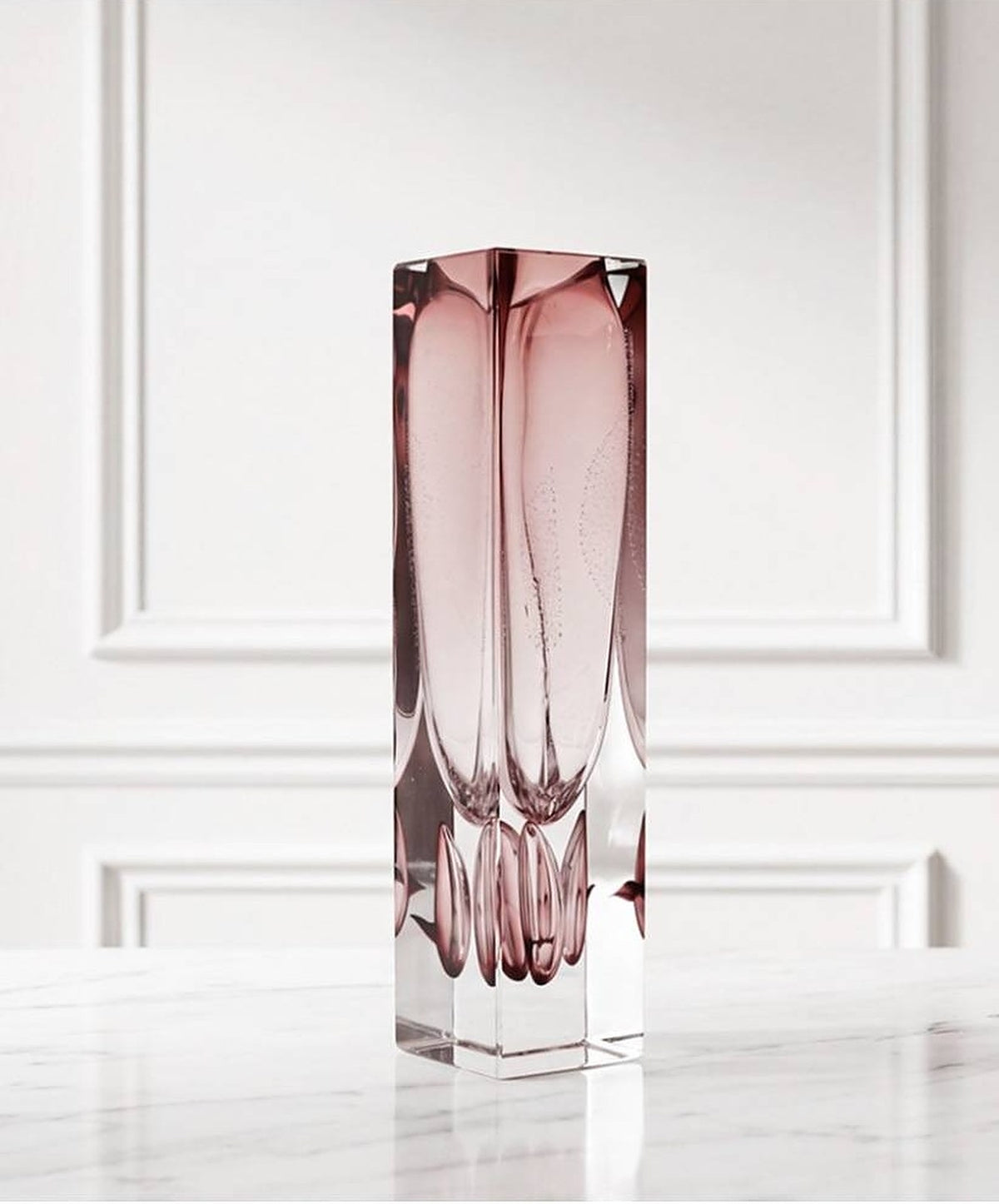 LUXMOOD Quicksand Mirror World Art Glass Vase – purple vase on marble, panelled wall