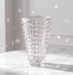 LUXMOOD Round Light Crystal Vase – Large – empty vase on marble table with light sparkles on the wall