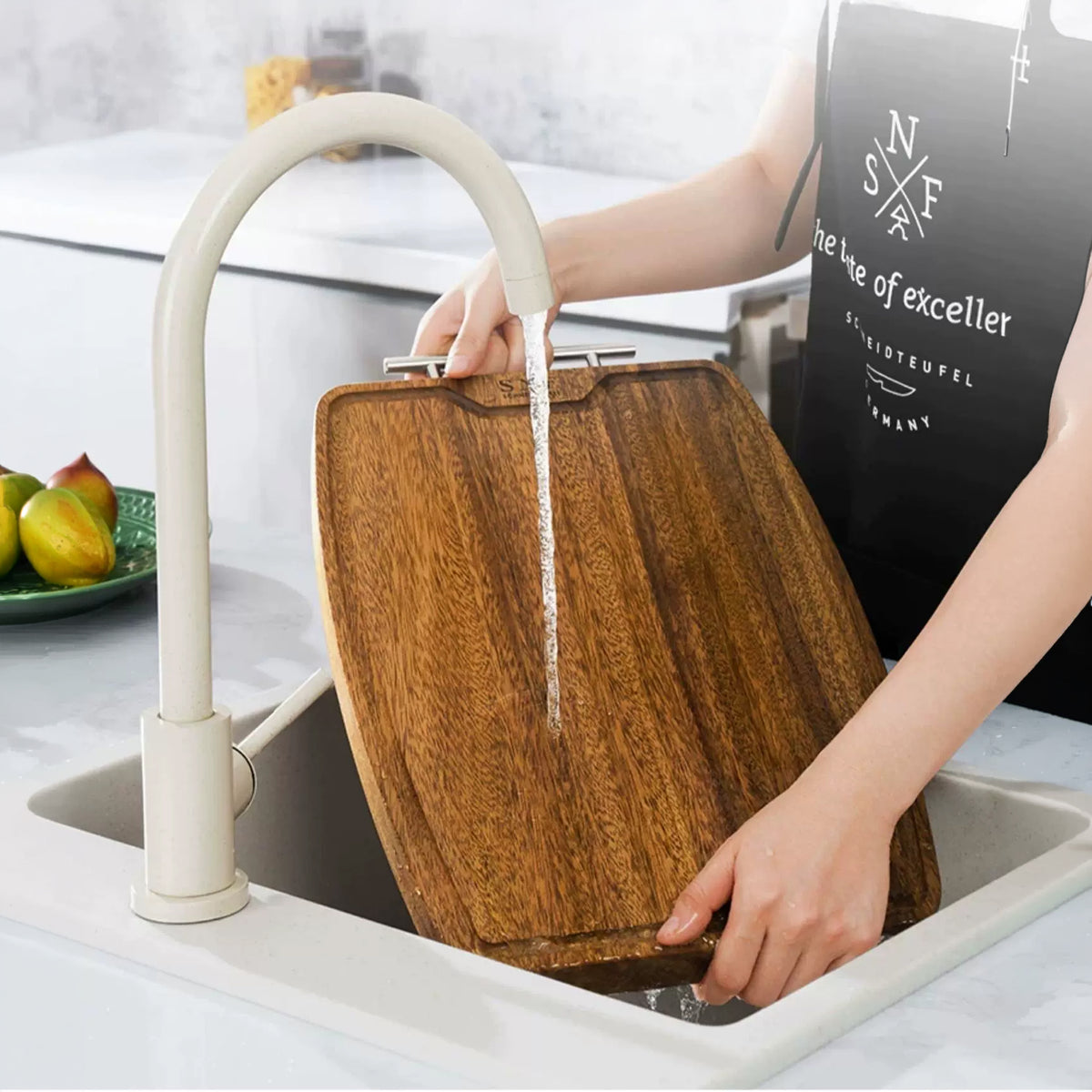 SNF Noire Golden Sandalwood Cutting Board